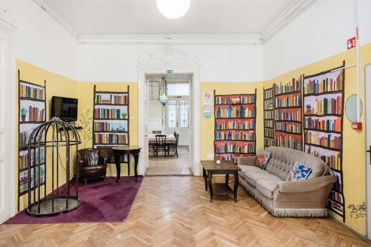 Baroque Hostel & Coworking Budapest Exteriör bild
