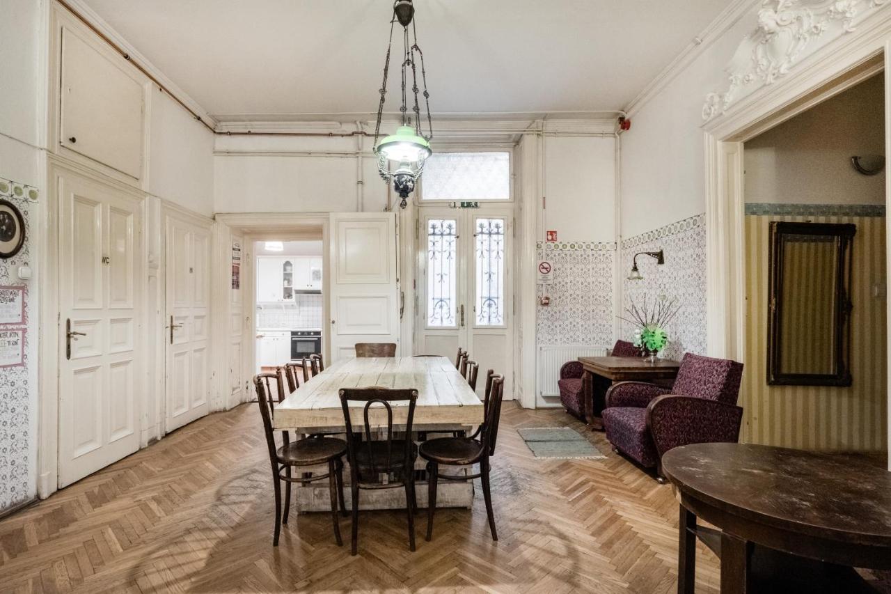 Baroque Hostel & Coworking Budapest Exteriör bild