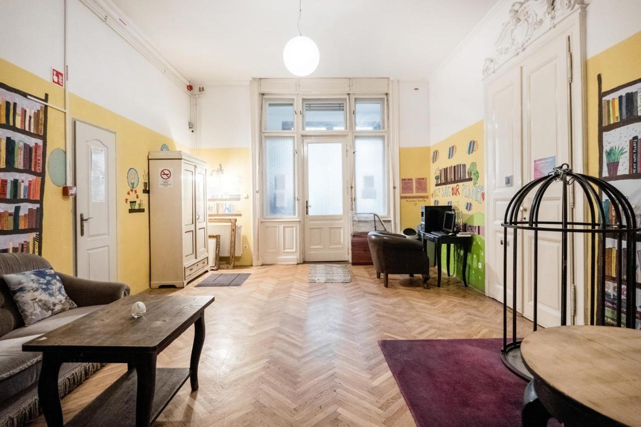 Baroque Hostel & Coworking Budapest Exteriör bild