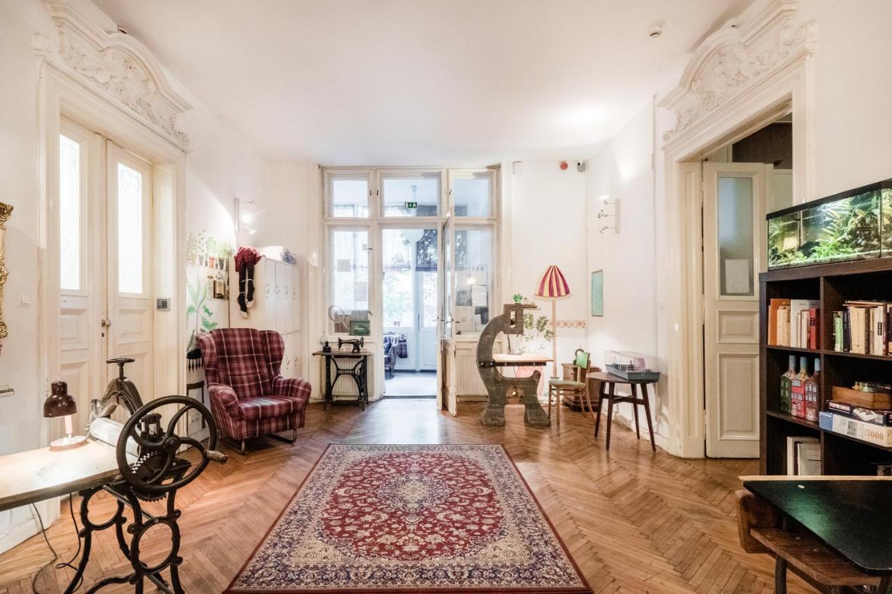 Baroque Hostel & Coworking Budapest Exteriör bild