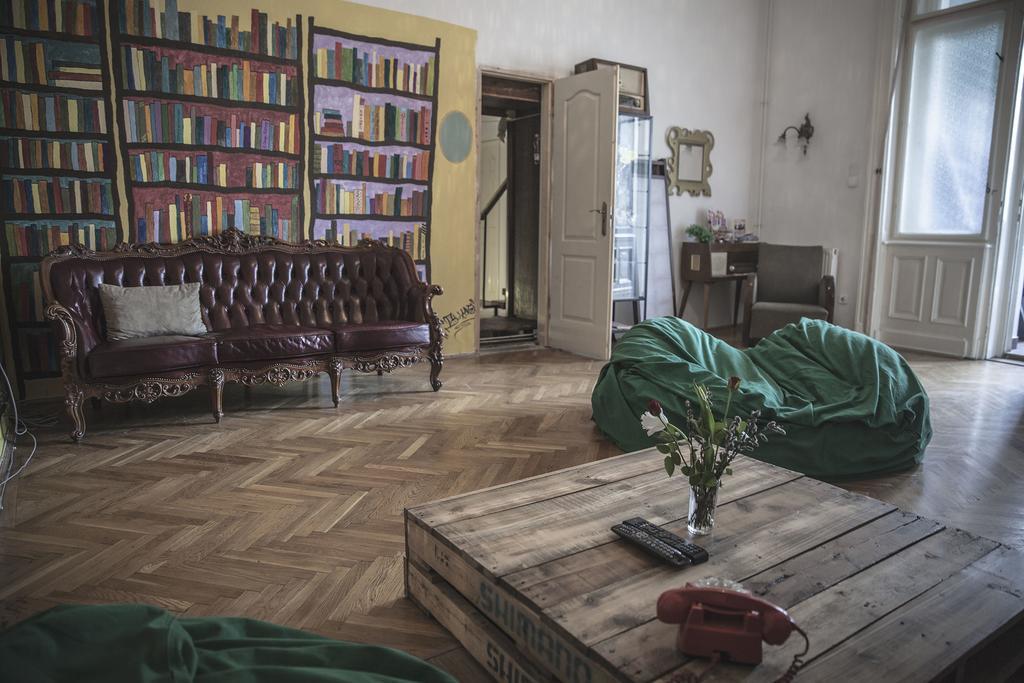 Baroque Hostel & Coworking Budapest Exteriör bild