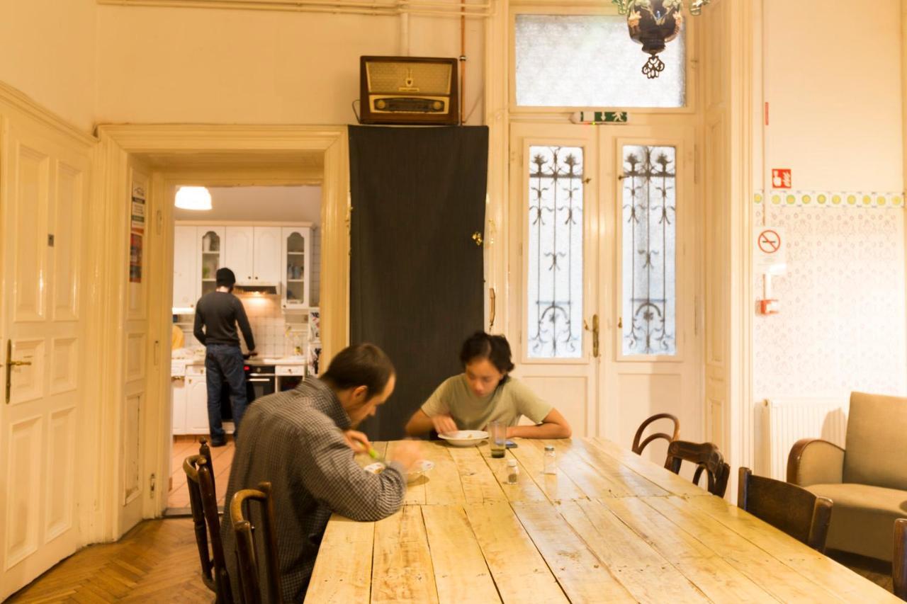 Baroque Hostel & Coworking Budapest Exteriör bild