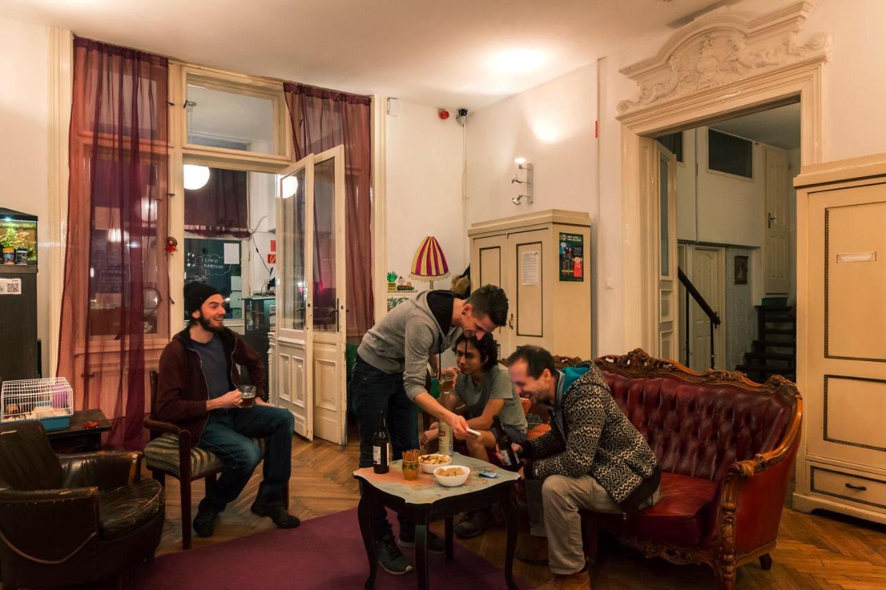 Baroque Hostel & Coworking Budapest Exteriör bild