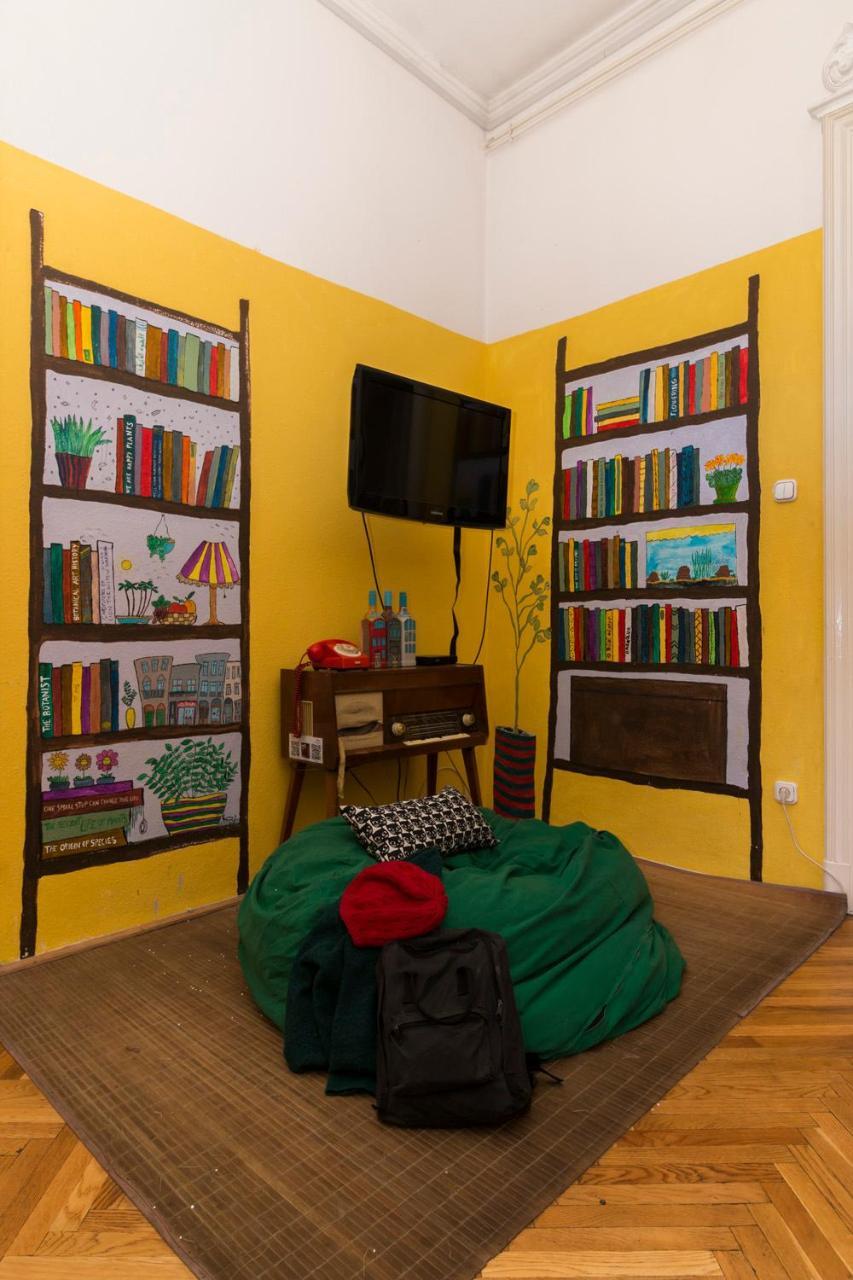 Baroque Hostel & Coworking Budapest Exteriör bild