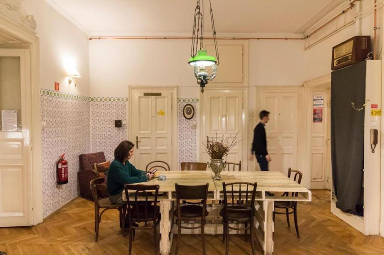 Baroque Hostel & Coworking Budapest Exteriör bild