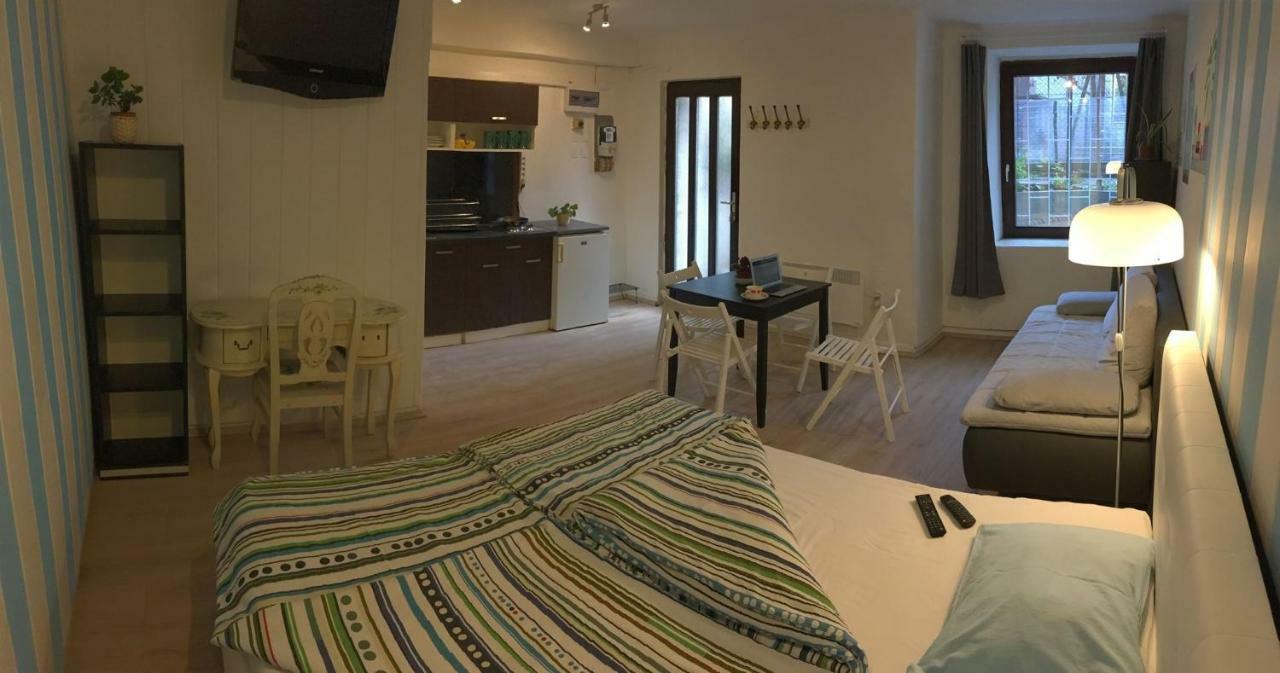 Baroque Hostel & Coworking Budapest Exteriör bild